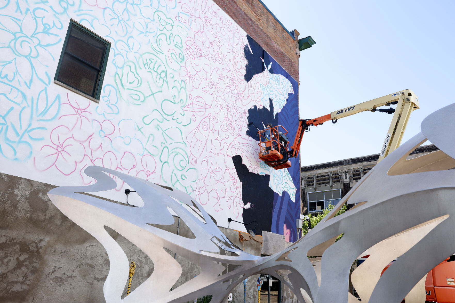 060624-qc-nws-rockislandmural 2.jpg